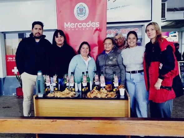 A pesar de la lluvia, la tradicional Caña con Ruda se compartió en la Terminal de Ómnibus Hipólito Yrigoyen